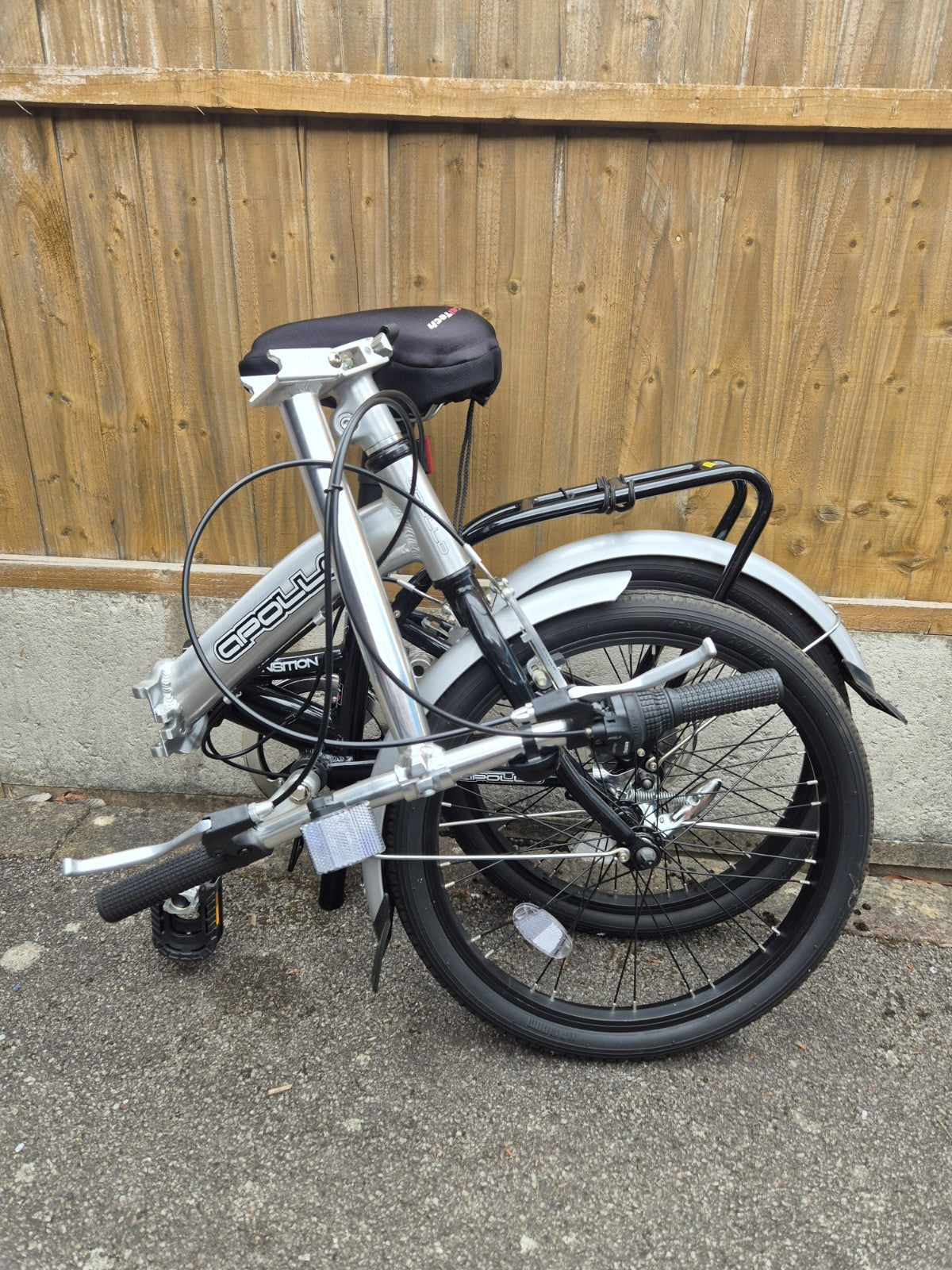 Apollo Aluminium 20in Folding Bike Silver/Black Mudguards Rear Rack V-Brakes
