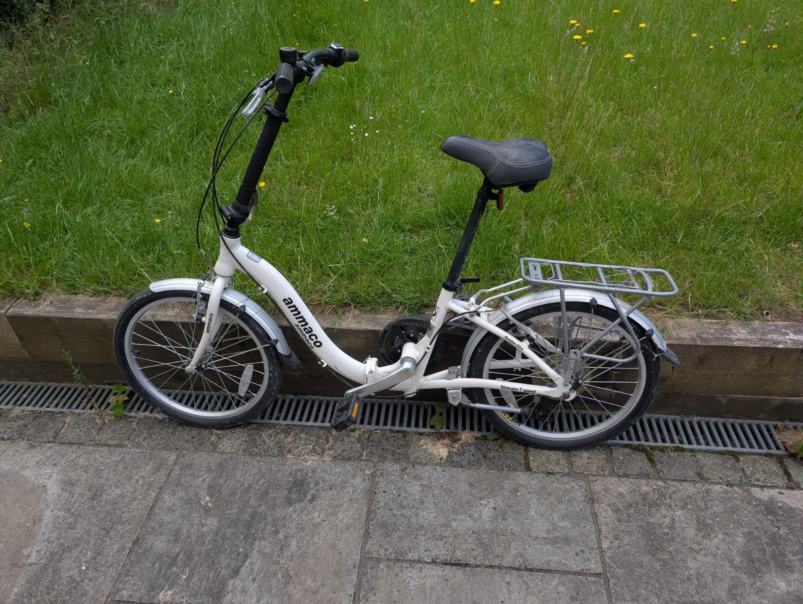 Ammaco Unisex Folding Bike White