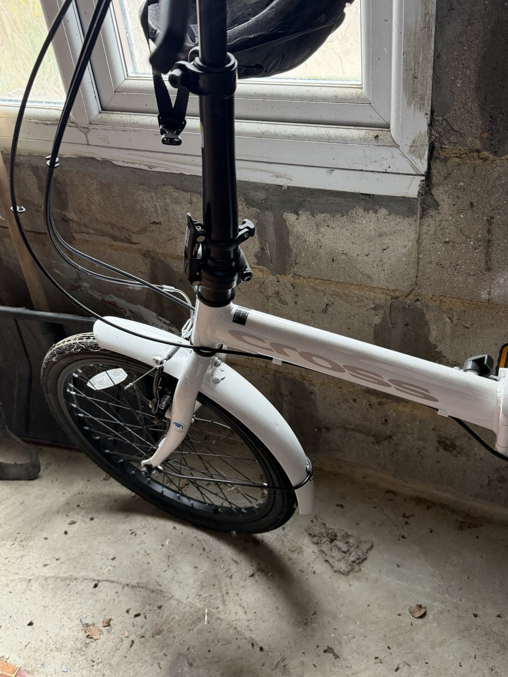 CROSS CRF300 Folding Bike 20 in White with Mudguards & Kickstand