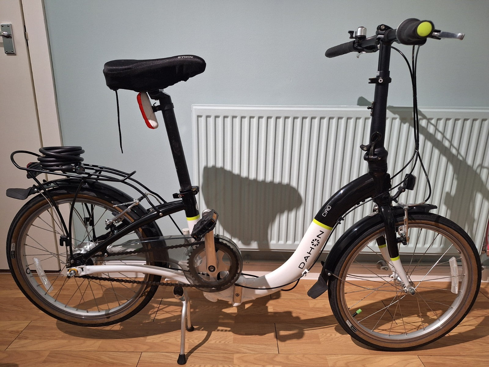 Dahon Ciao Unisex Folding 20" Wheel Bike with Rack + Mudguards  Carry Bag + Lock