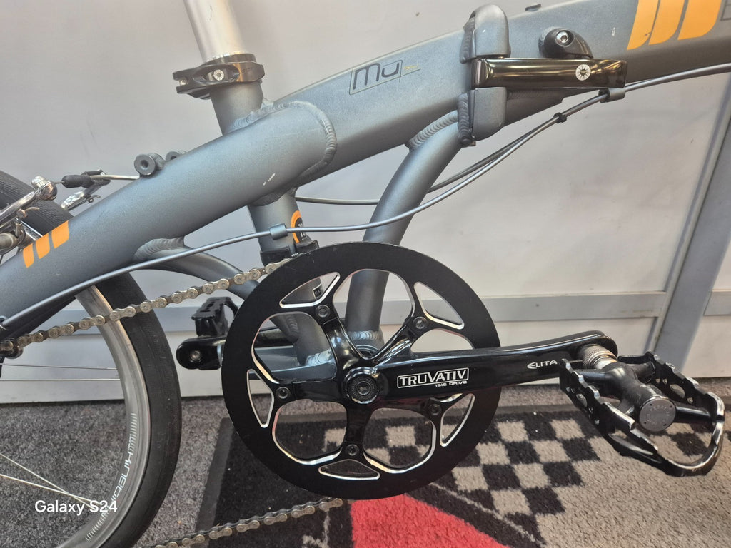 DAHON FOLING BIKE. VERY LIGHT, WITH CARRY BAG - Like Brompton