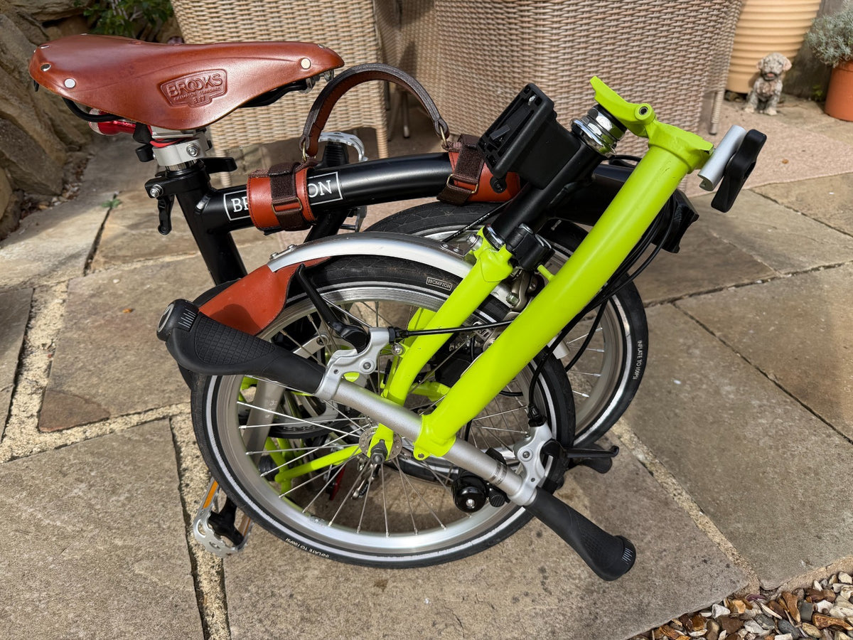Brompton Bike 2-speed - Green & Black, Brookes saddle, leather accessories,