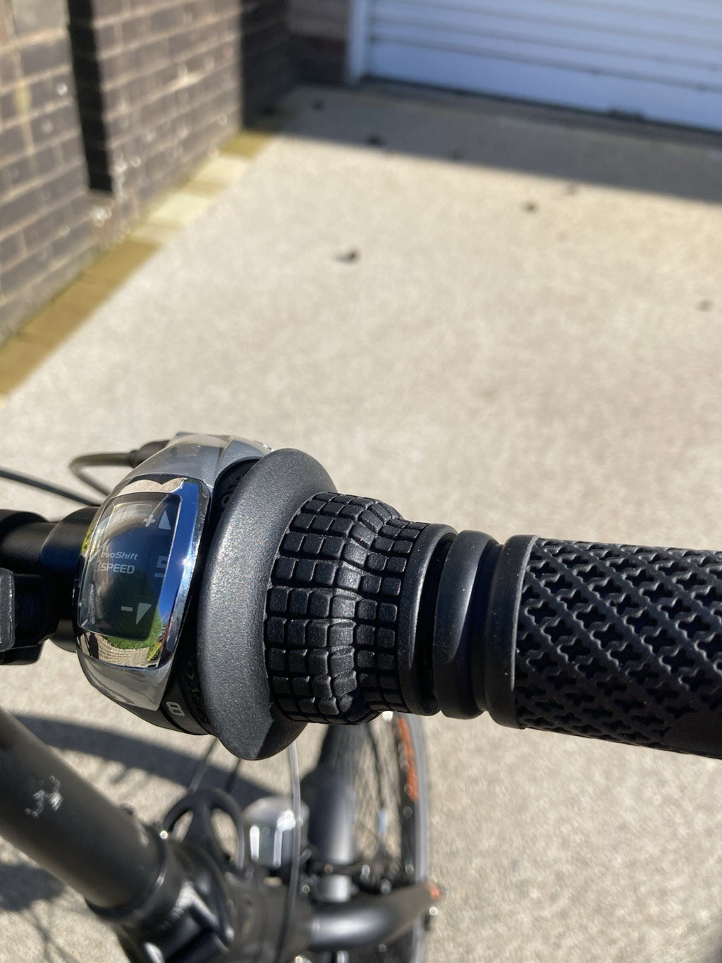 Raleigh Stow-E-Way 20" Folding Bike Black With Cycl Indicator Lights