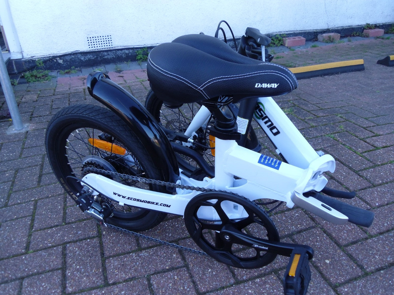 16" folding commuter bike, 6 speed Shimano gears, this is not an E-bike.