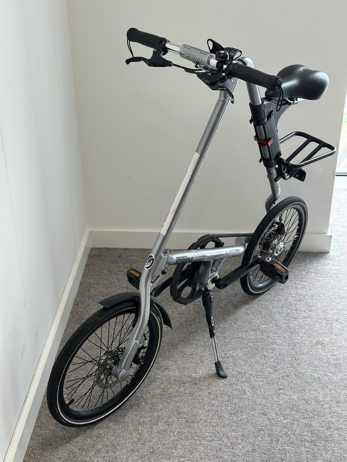 STRIDA SX Folding Bike – Silver Brush with Black Details – Good Condition