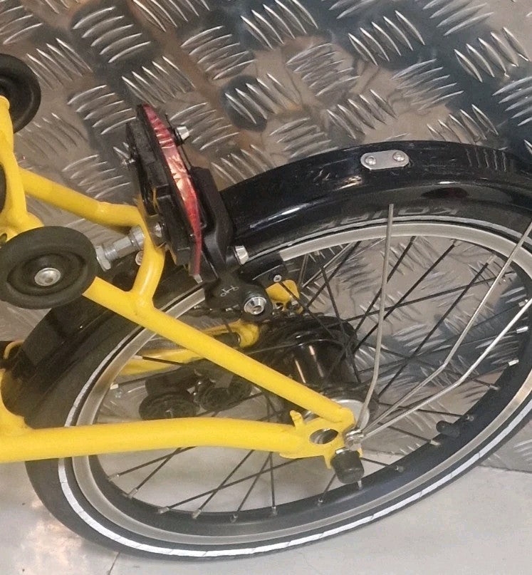 Brompton C Line 6 Speed. Bumblebee Yellow Low co$t world🌎 Postage📦🛫📮.