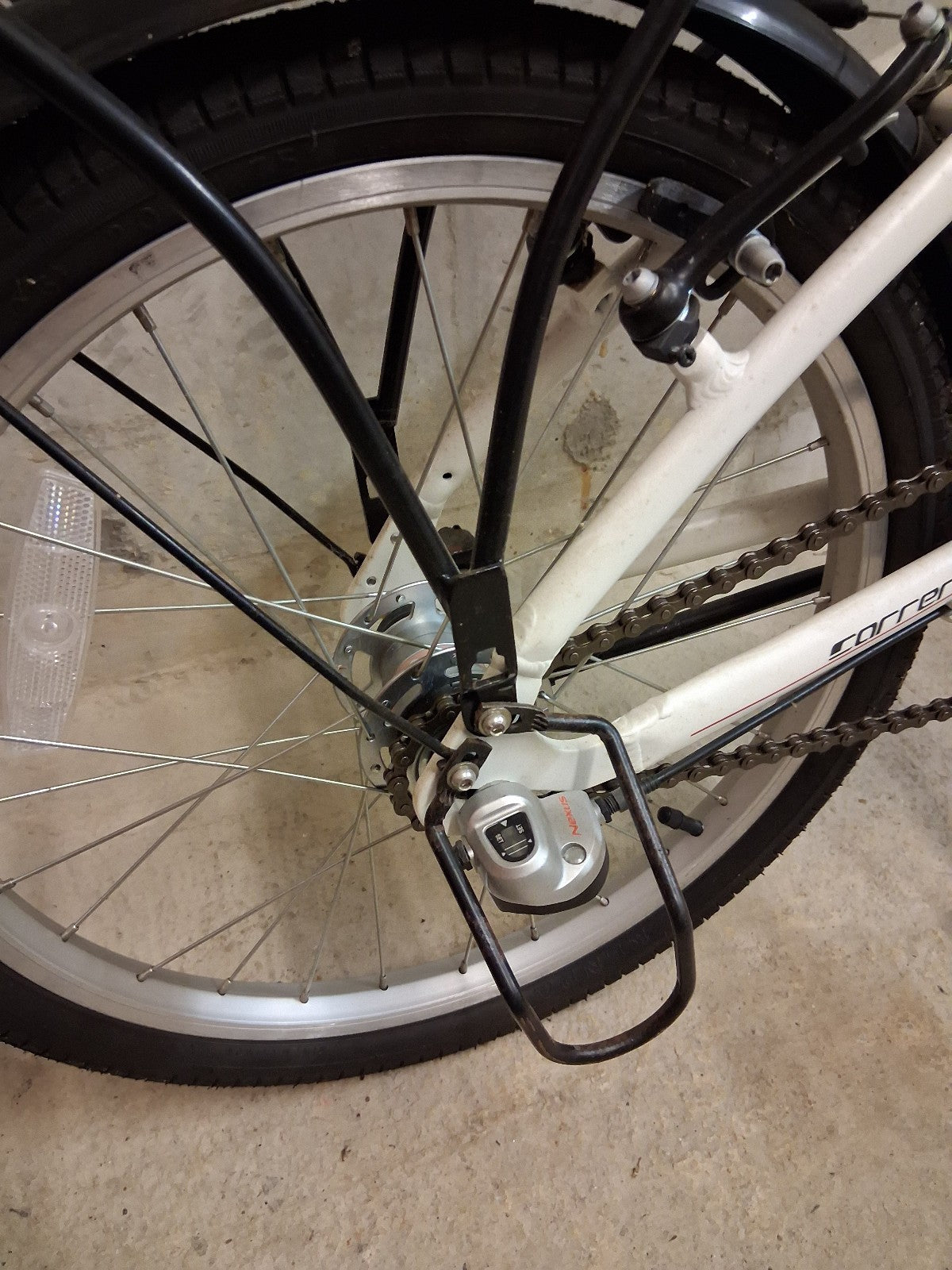 halfords white adult folding bike used once excellent condition cashcollect only