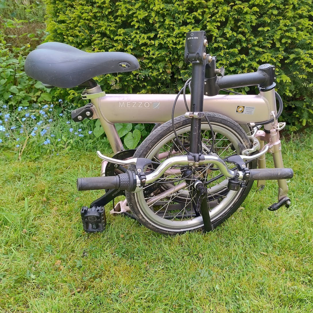 Mezzo D-9 folding bike. 9 Speed, light, easy to fold. Used, but good condition
