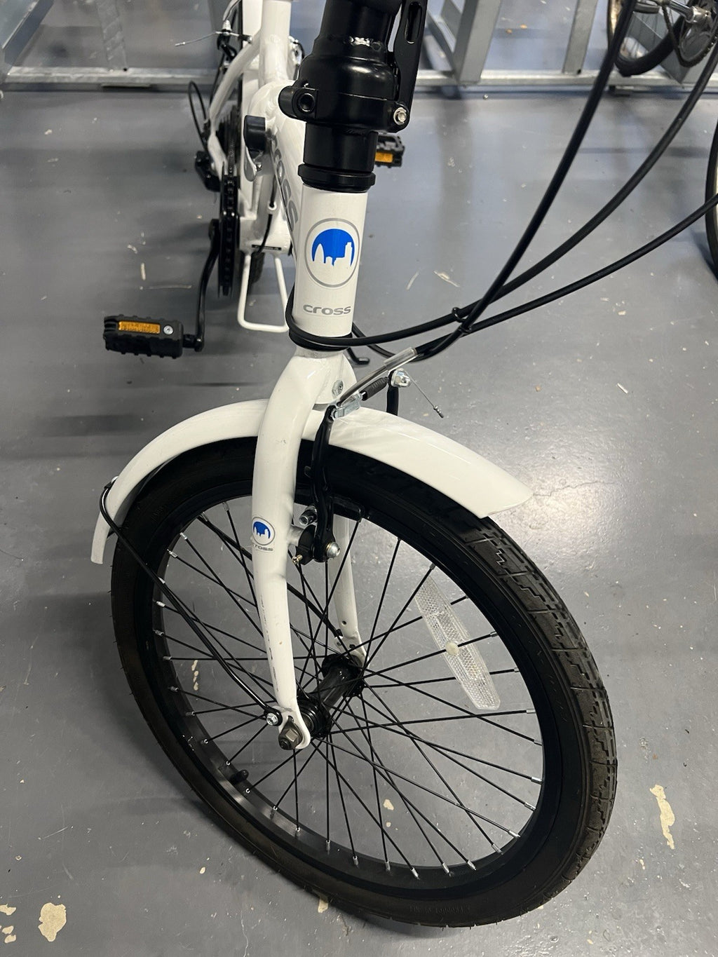 CROSS CRF300 Folding Bike 20 in White with Mudguards & Kickstand
