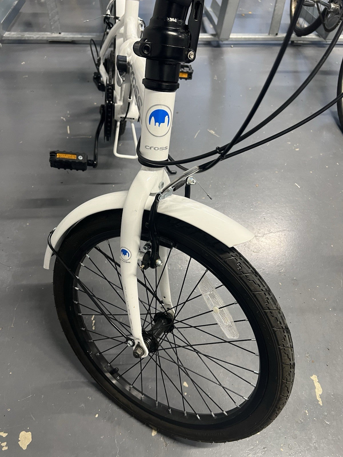CROSS CRF300 Folding Bike 20 in White with Mudguards & Kickstand