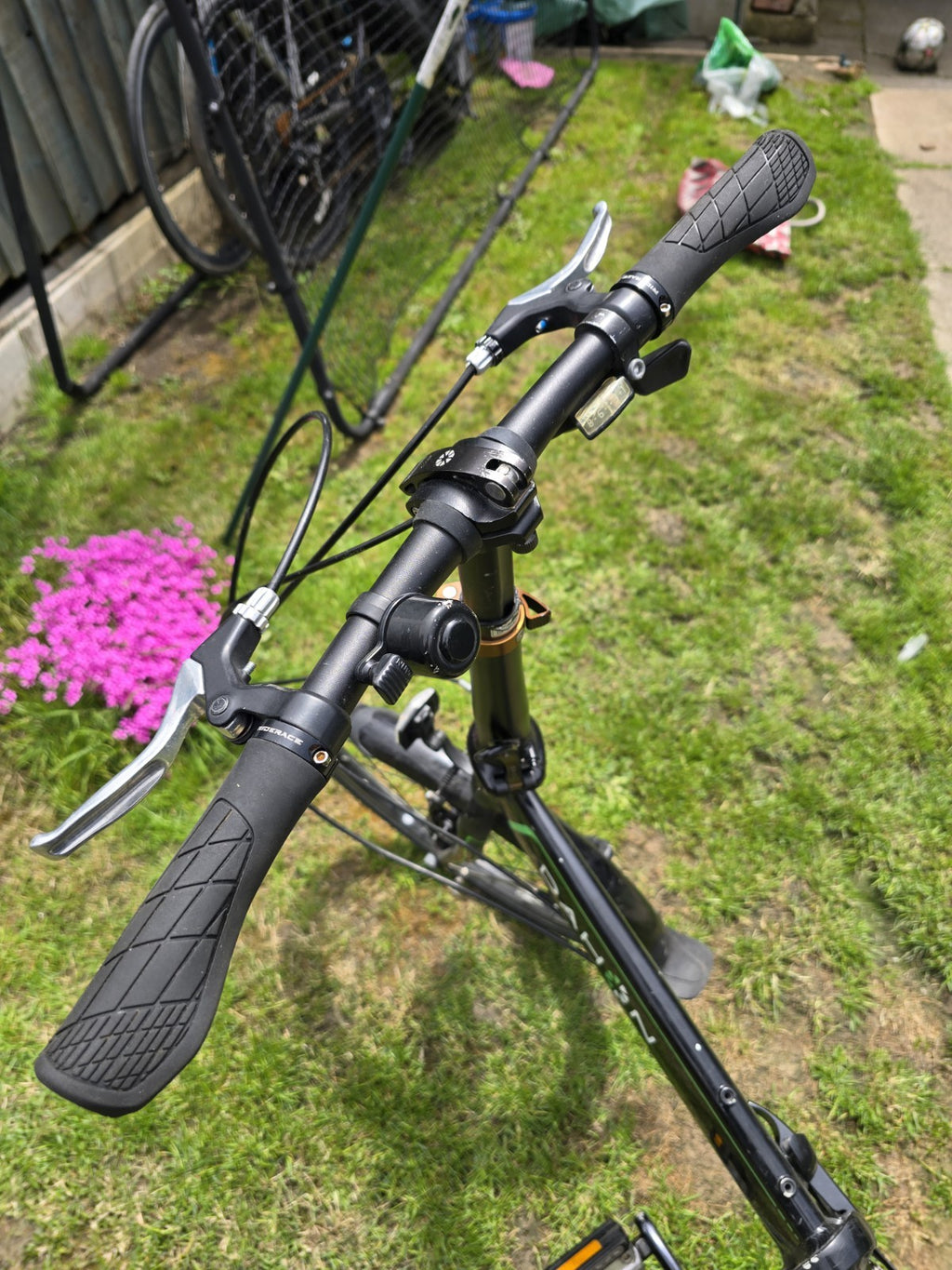 DAHON Vitesse D8 Folding bike, 8 Speed,Black,Rideable, need some minor repairs