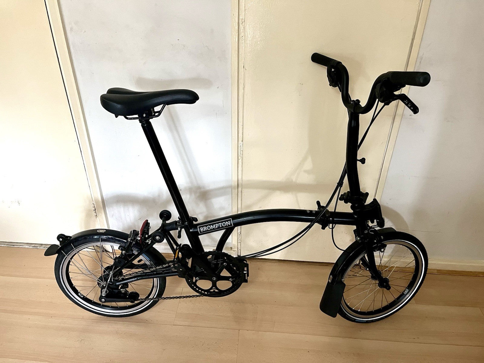 Brompton C Line Explore 2025 6-Speed Folding Bike 16in M Frame Matte Black