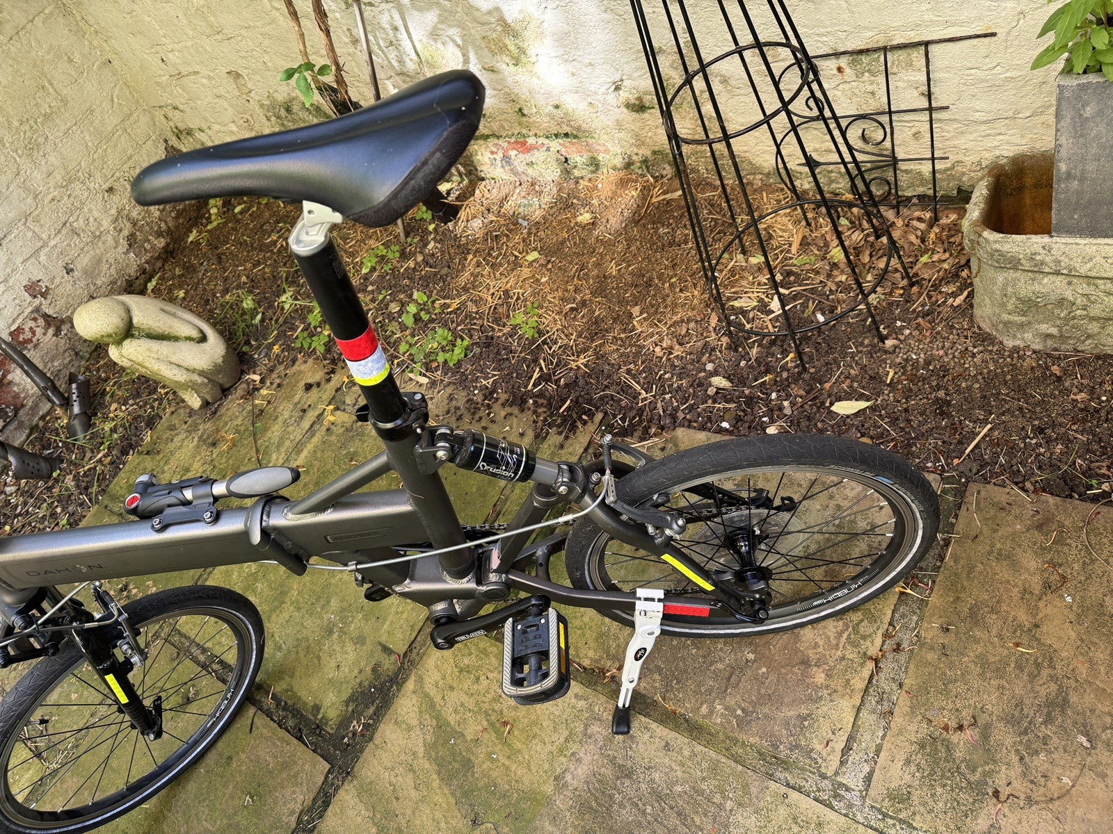 Dahon Jetstream P8 folding bike
