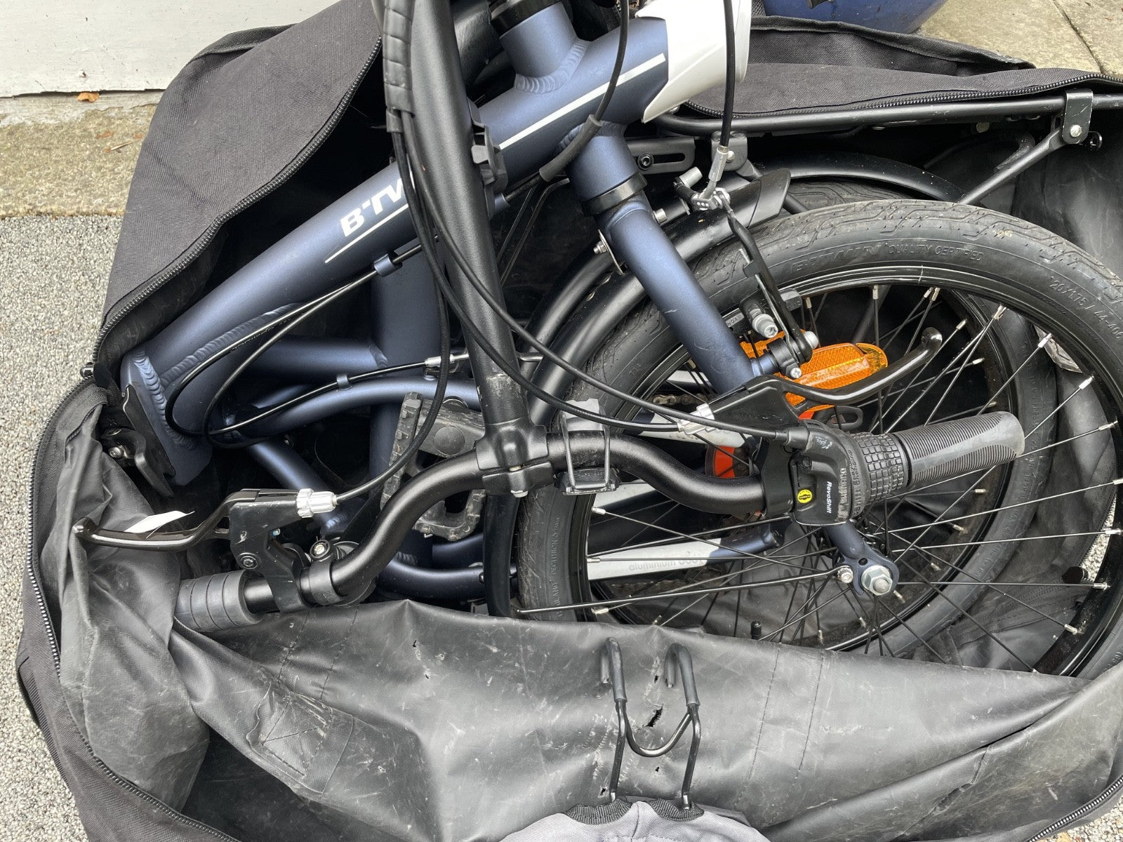 BTwin Tllt 500 Folding Bike with bag