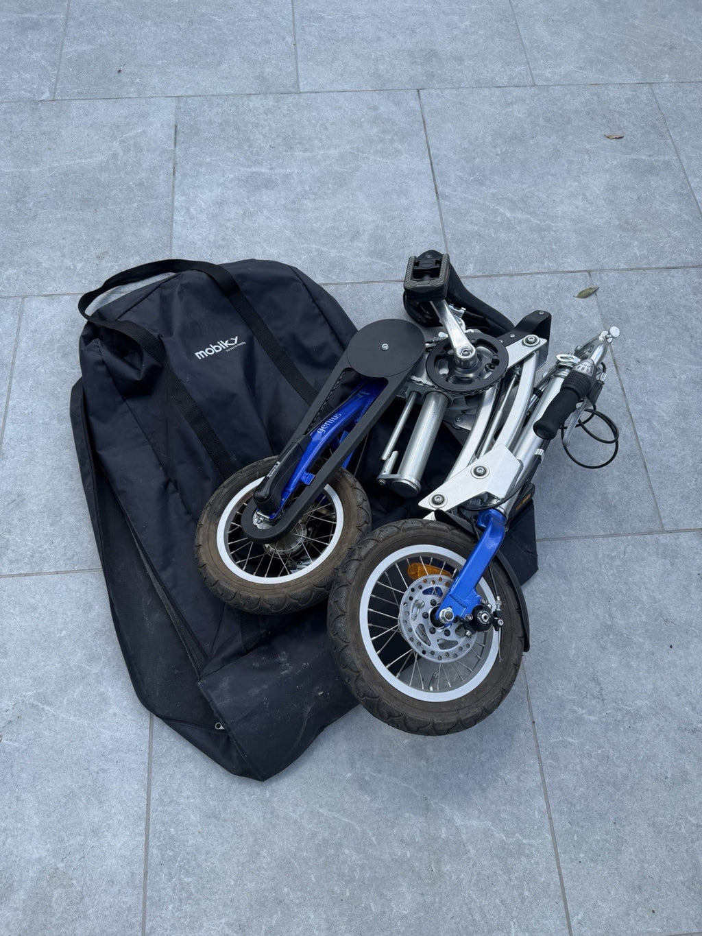 MOBIKY GENIUS FOLDING BIKE WITH BAG , DISC BRAKES