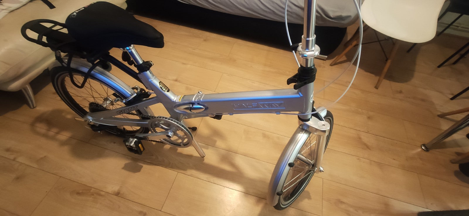 Giant Halfway Folding Bike - Rare Single-Sided Design - Excellent Condition