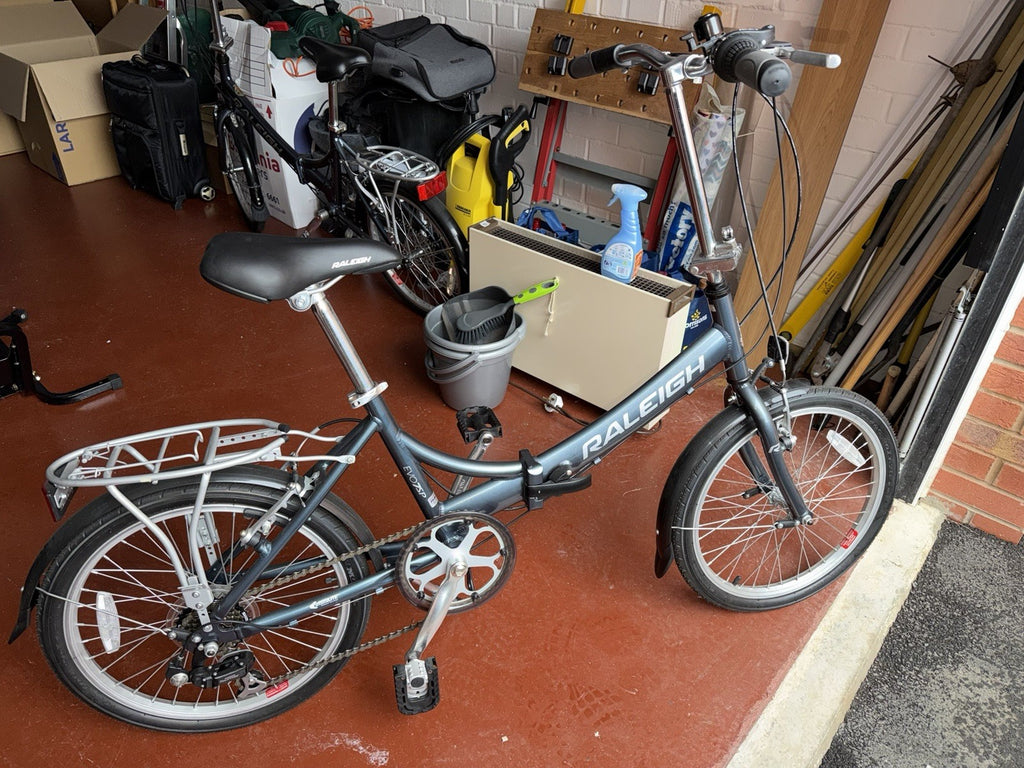 A Pair Of Raleigh Evo 7sp Airlight Folding Bike Aluminum, 20" Wheels