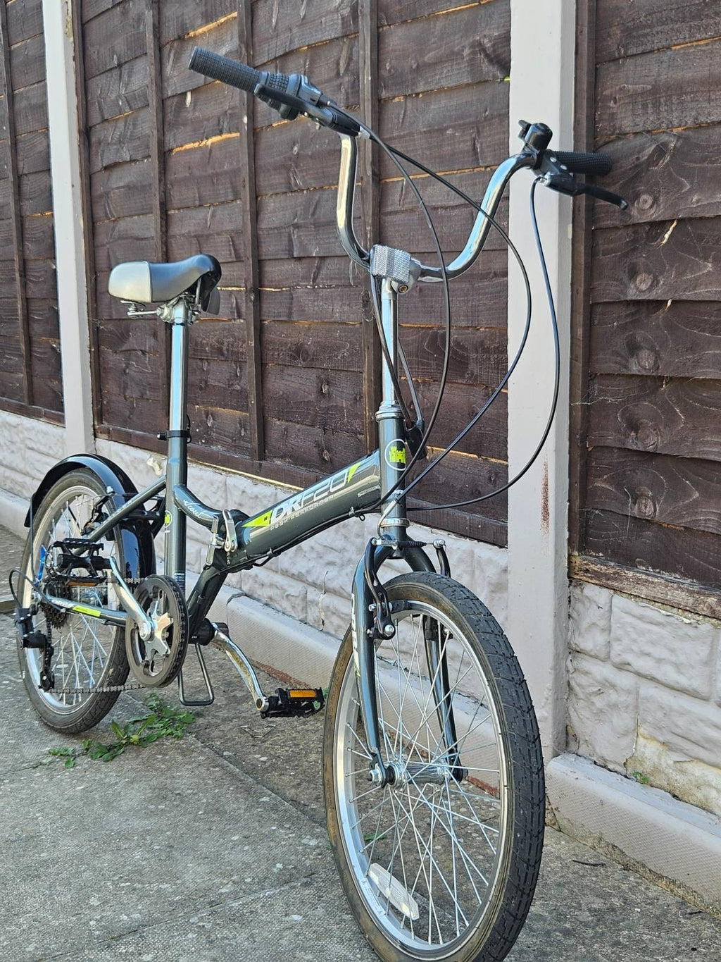 DRB Scout 20" Folding Bike - Gloss Graphite