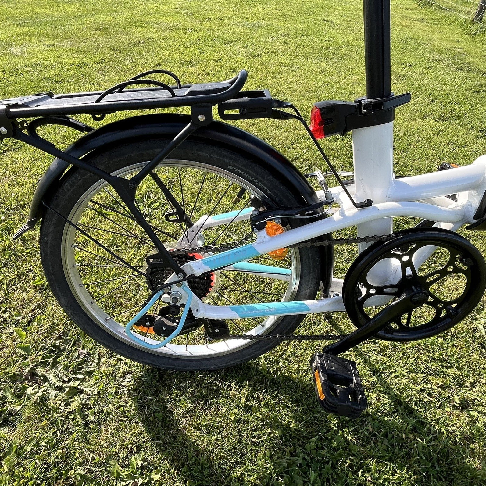 BTwin Tilt 500 lightweight aluminium Folding Bike – White – Great Condition