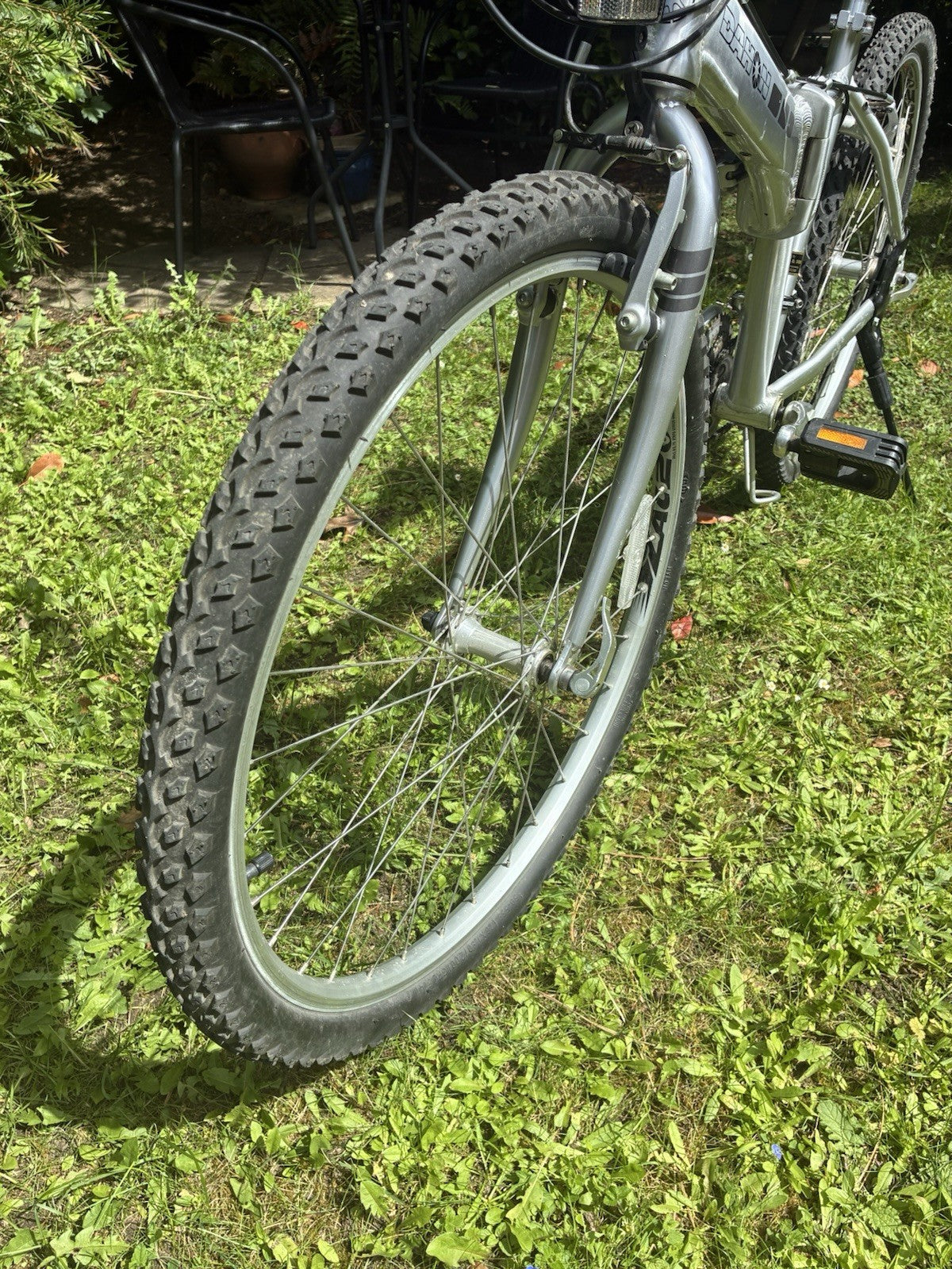 Dahon Espresso Full Sized Folding Bike - 26 inch wheels, medium frame