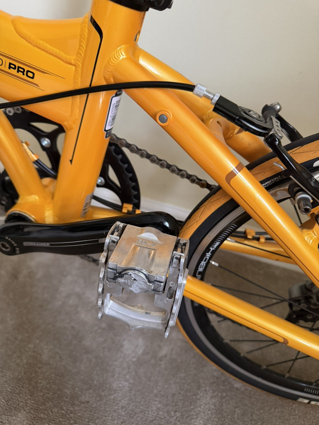 DAHON SPEED PRO TT FOLDING BIKE. HARDLY USED AS SHOWN.