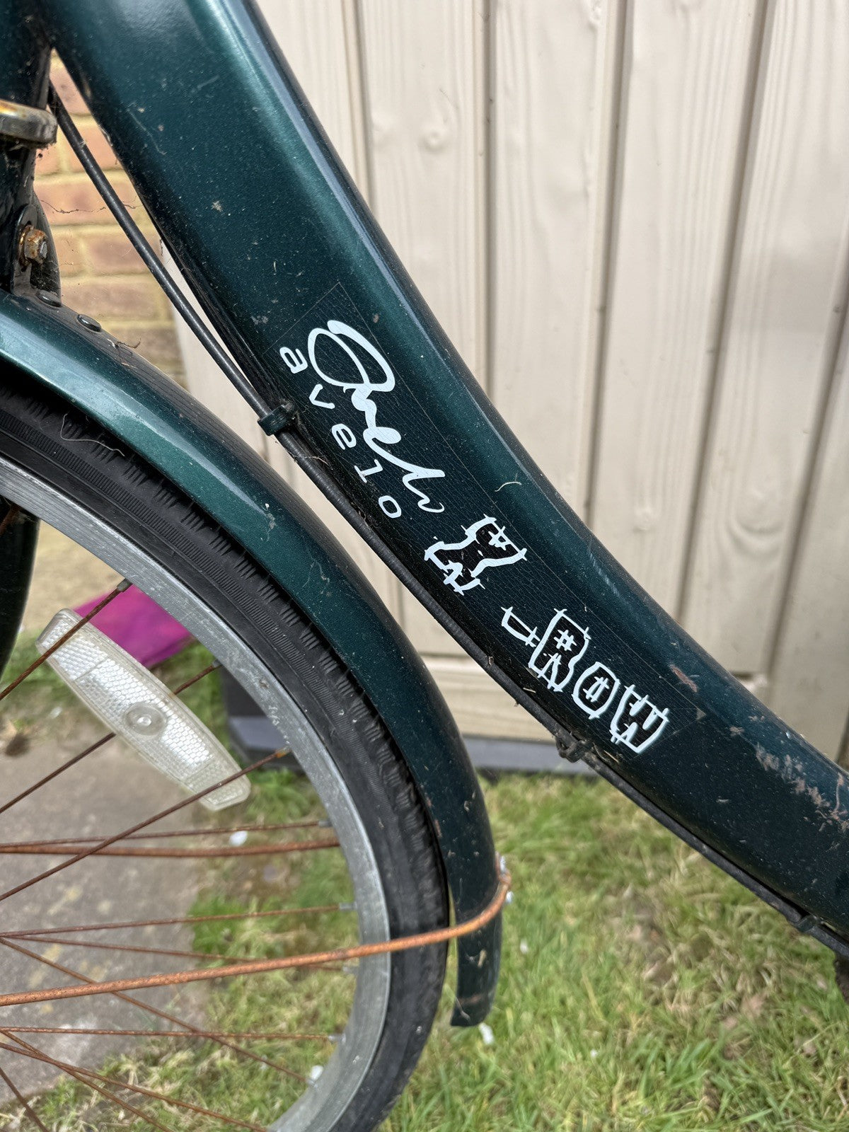 Avelo Women's Row Folding Bike