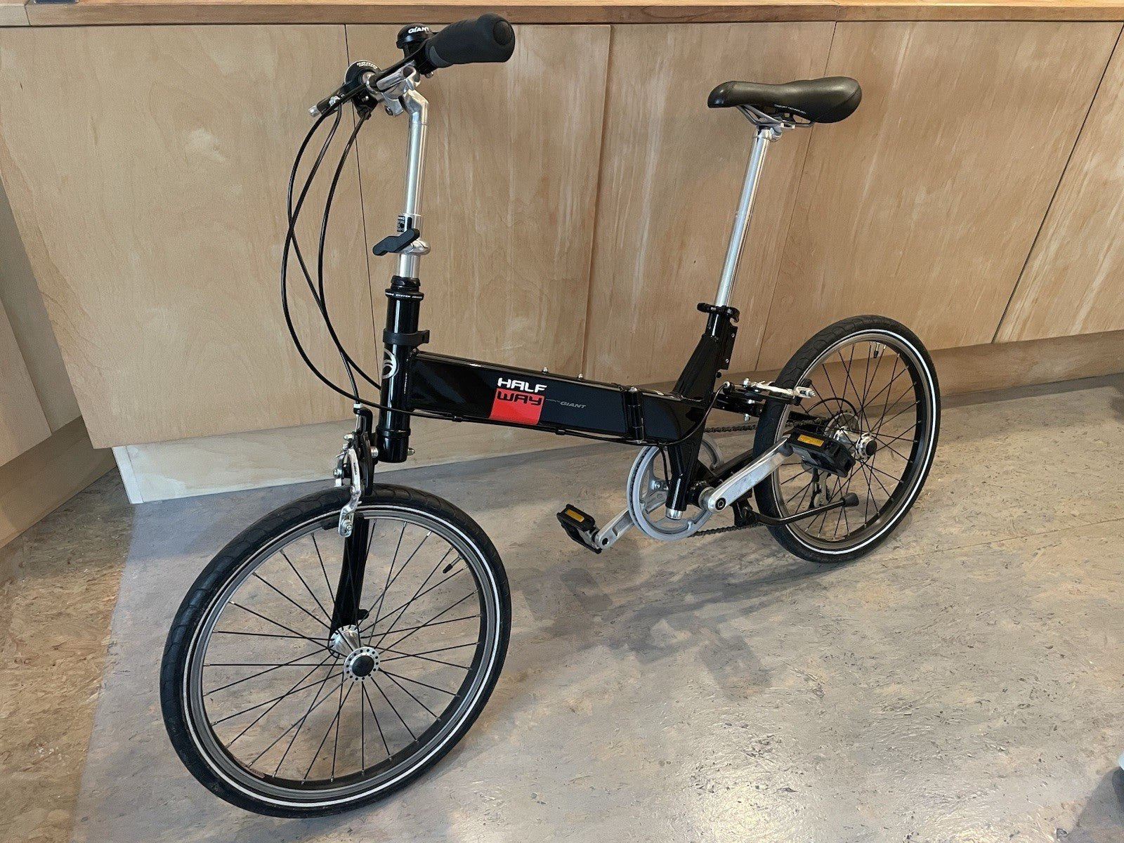 Giant Halfway Folding Bike 20'' Wheels 7-Speed Excellent Condition Black Frame
