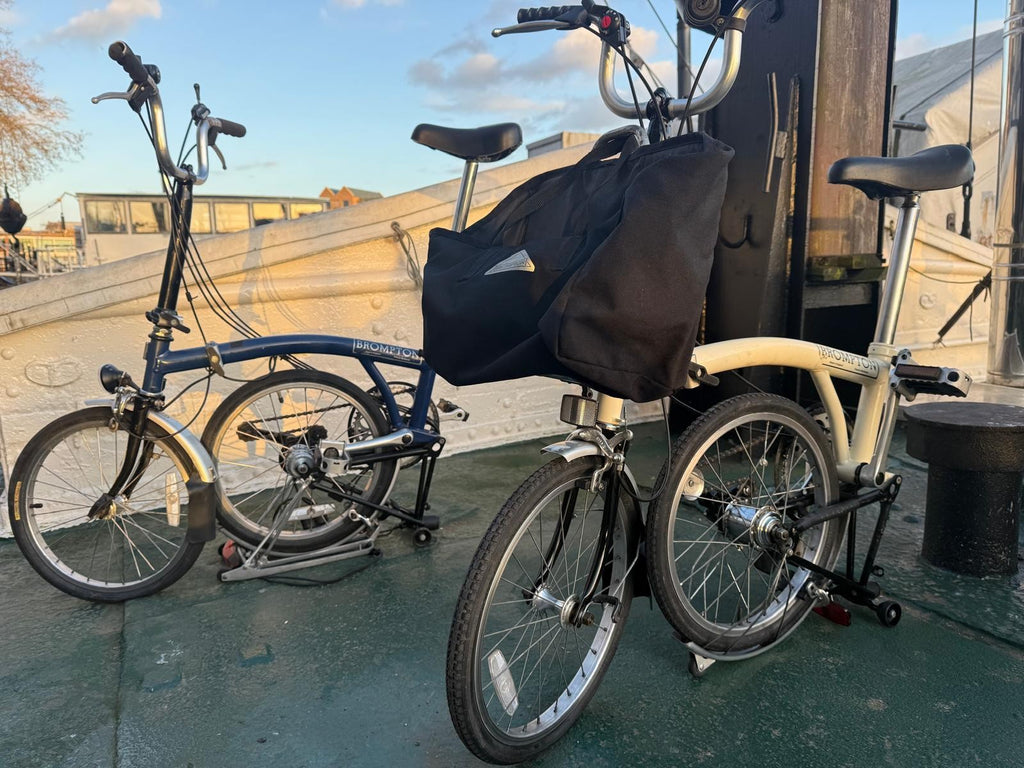 2 Bromptons. 1 x   Navy 6 Speed DYNAMO Light 1 x cream 5 speed.