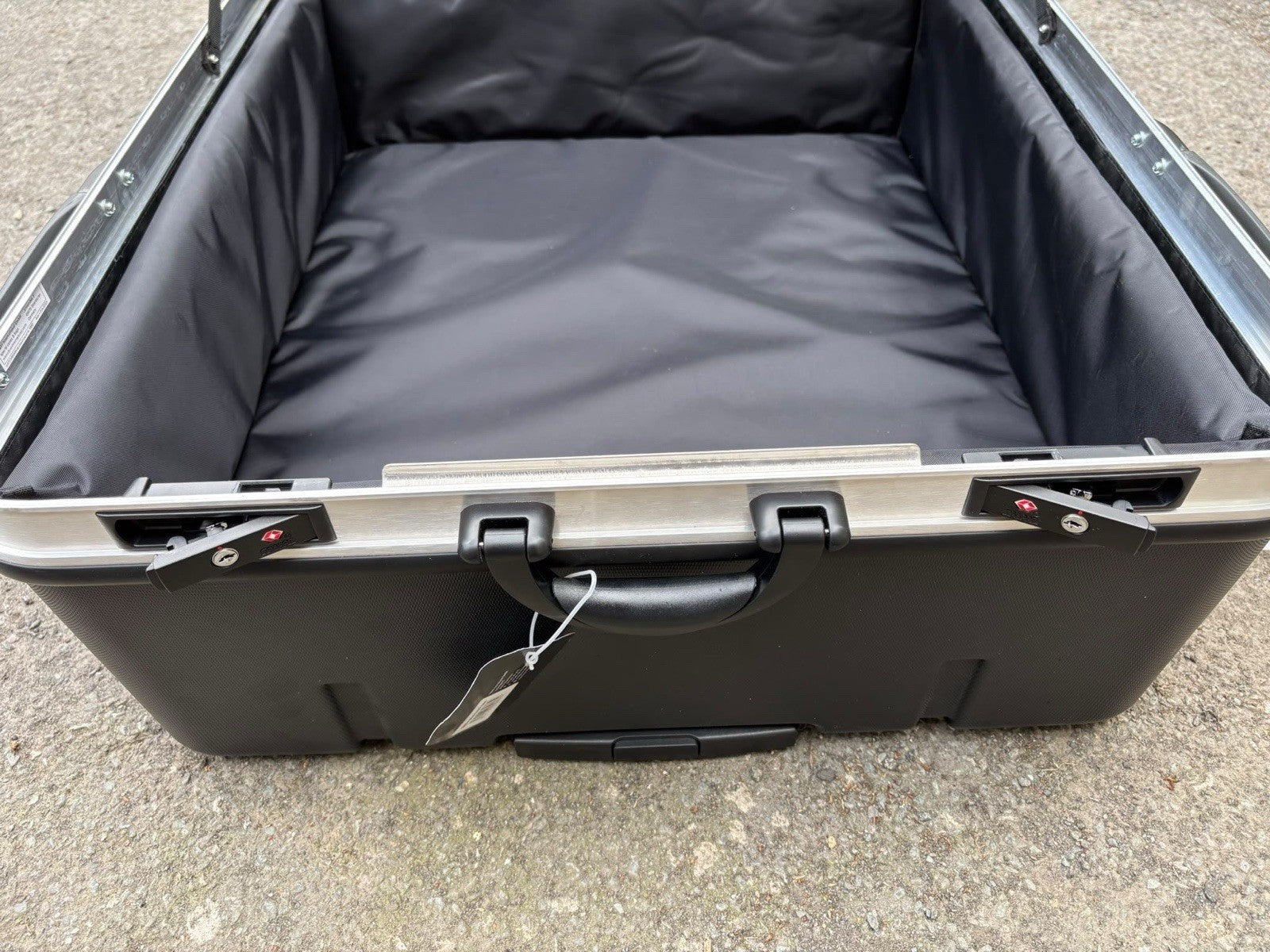 AMAZING BROMPTON B&W GARAGE/BIKE CASE WITH EXTRA SPACE FOR LUGGAGE