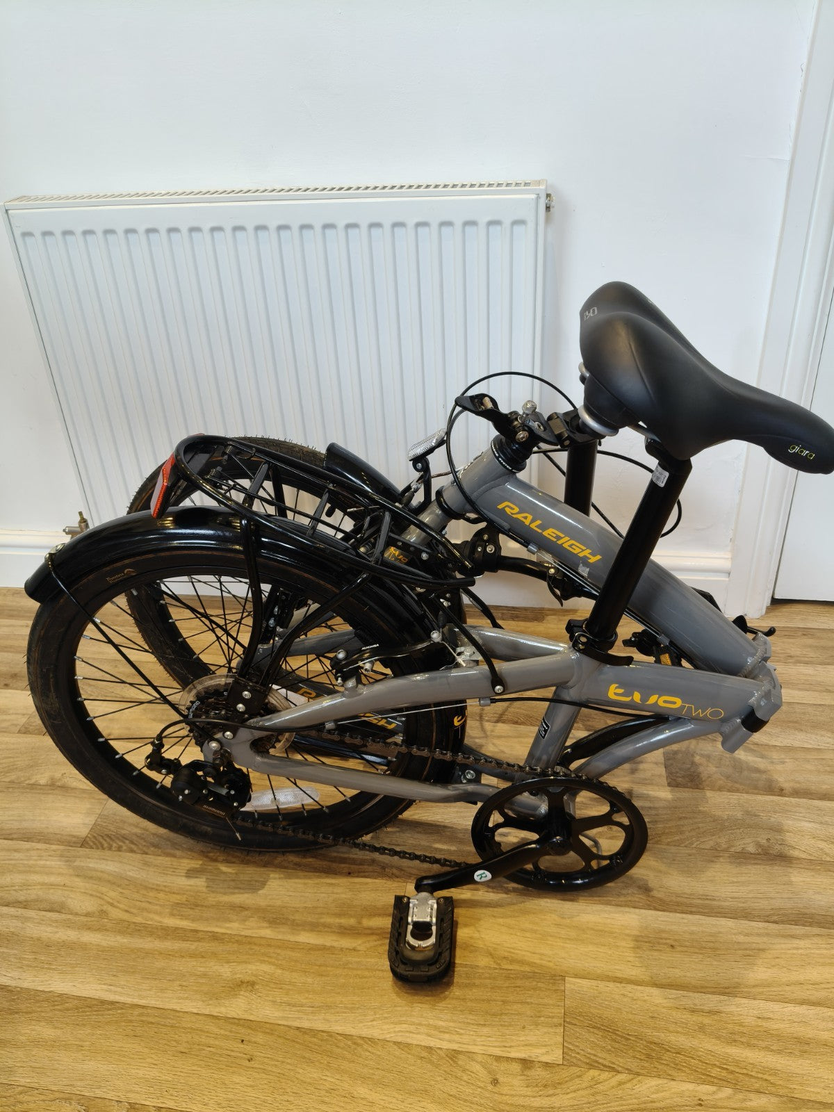 Raleigh Evo 2 Folding Bike 7-Speed Shimano Gears Grey
