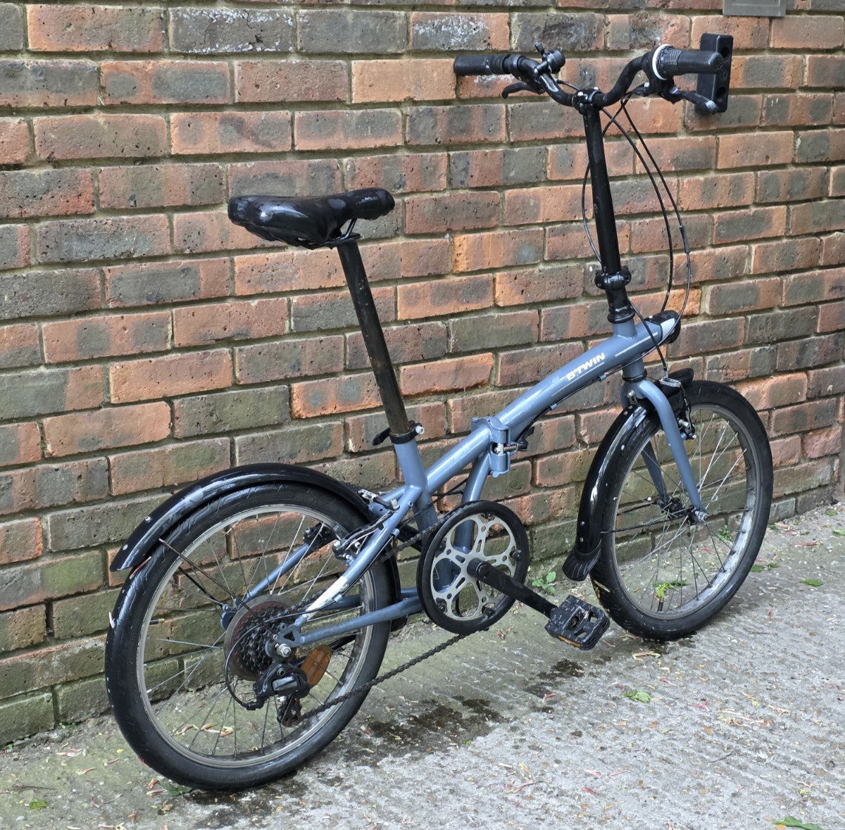 BTWIN FOLD UP BIKE (20" WHEELS)