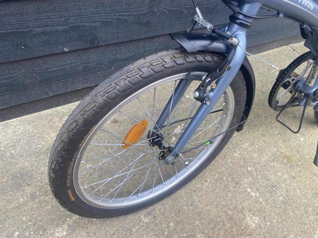 B TWIN FOLDING BIKE 2018 EXCELLENT CONDITION