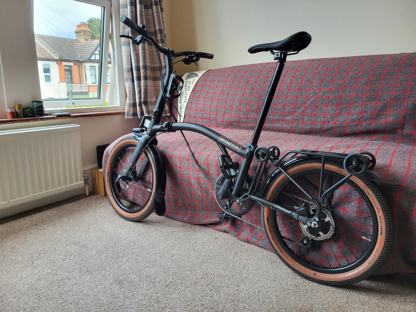 Brompton G Line Medium – Space Black + G Line Lezyne Front Light & Toolkit