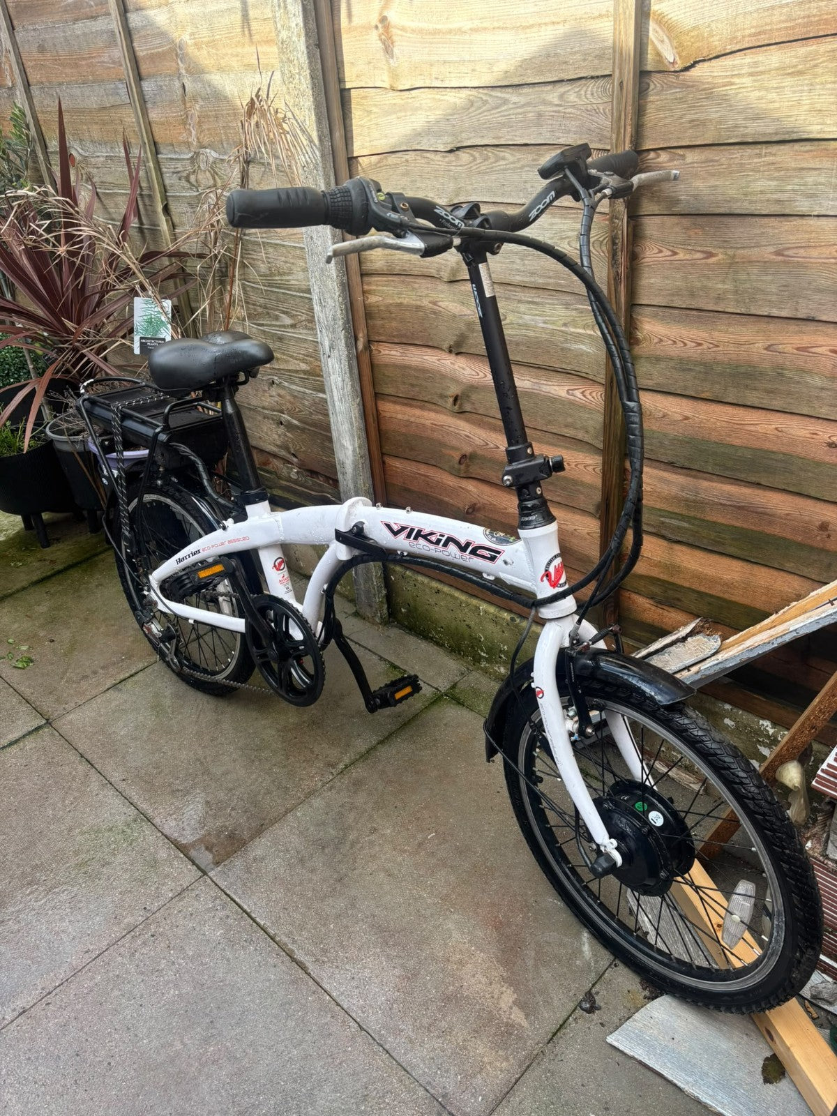 Viking Eco-Power 20in Folding Bike 6-Speed Derailleur V-Brakes Rear Rack White