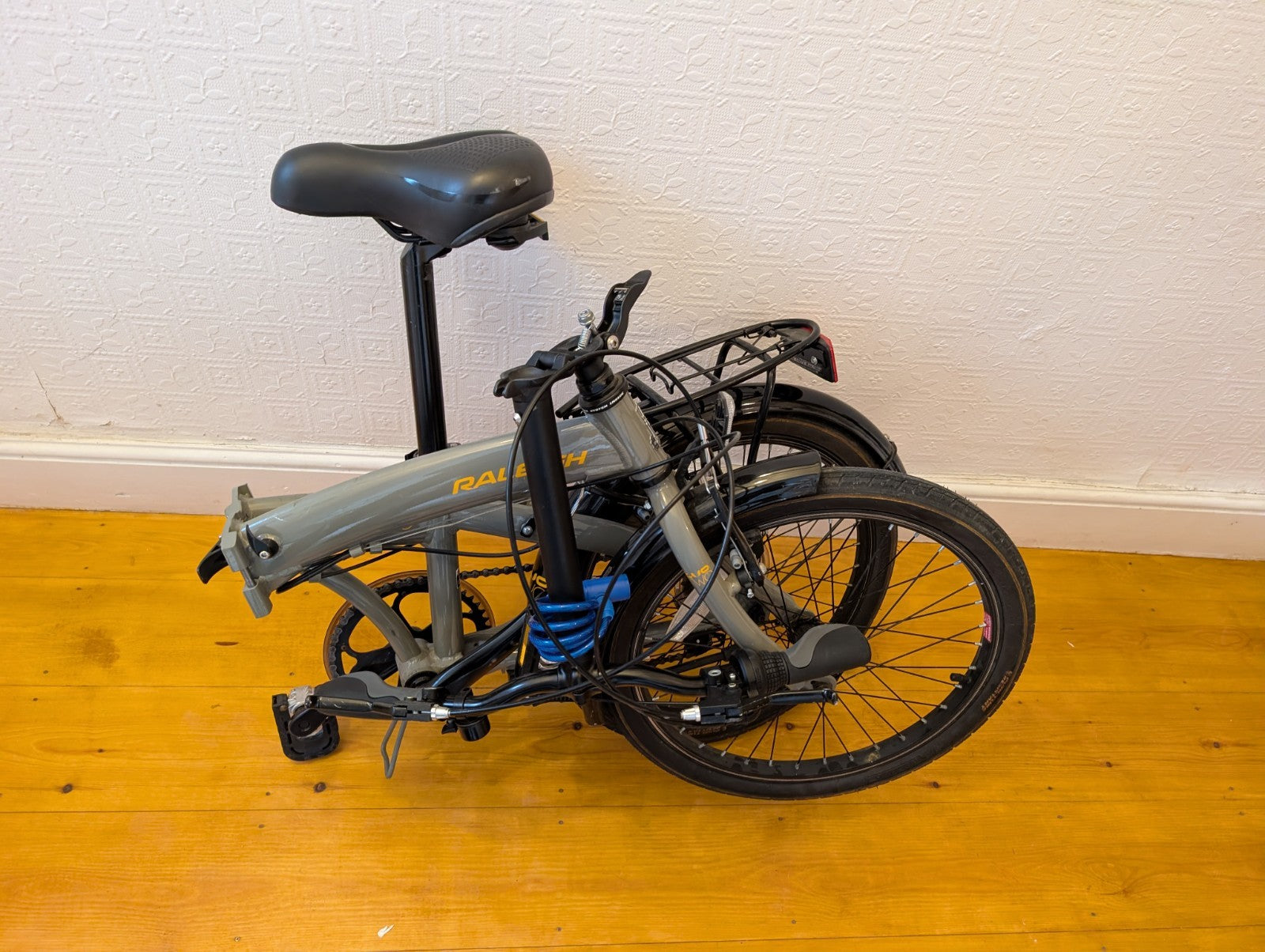 Raleigh Evo 2 Folding Bike 7-Speed Shimano Gears Grey