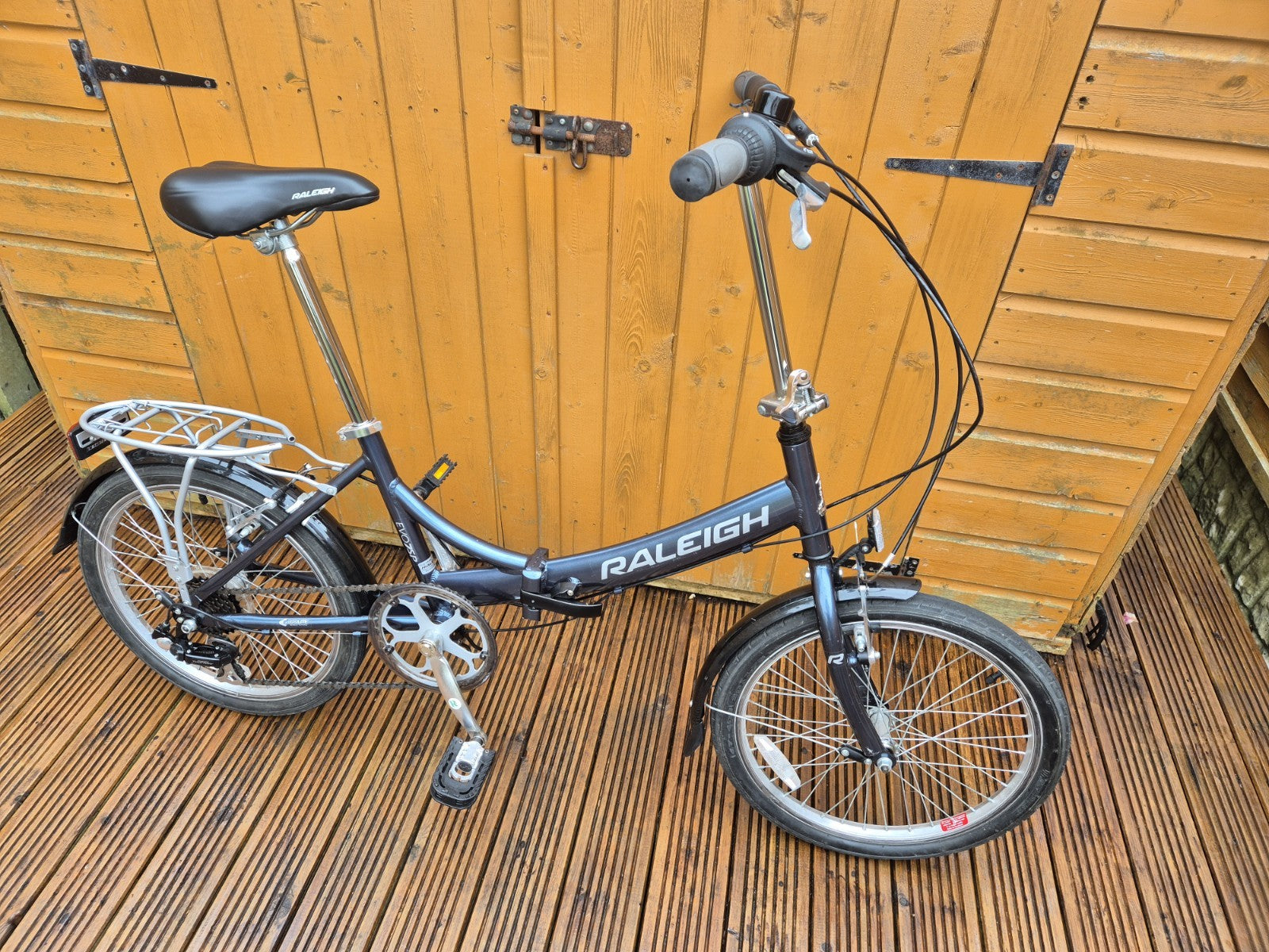 Raleigh Evo 7sp Folding Bike Aluminum Frame, 20" Wheels, 7-Speed with Revo Grip