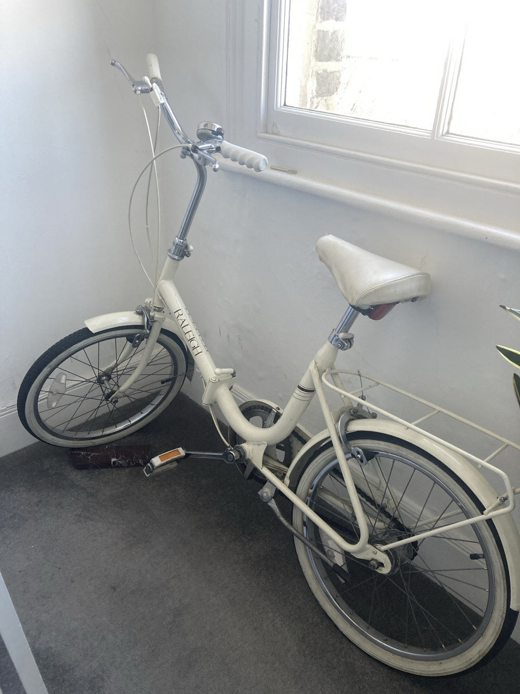 Raleigh Compact Vintage Folding Bike Bicycle 1970s Retro Cream White