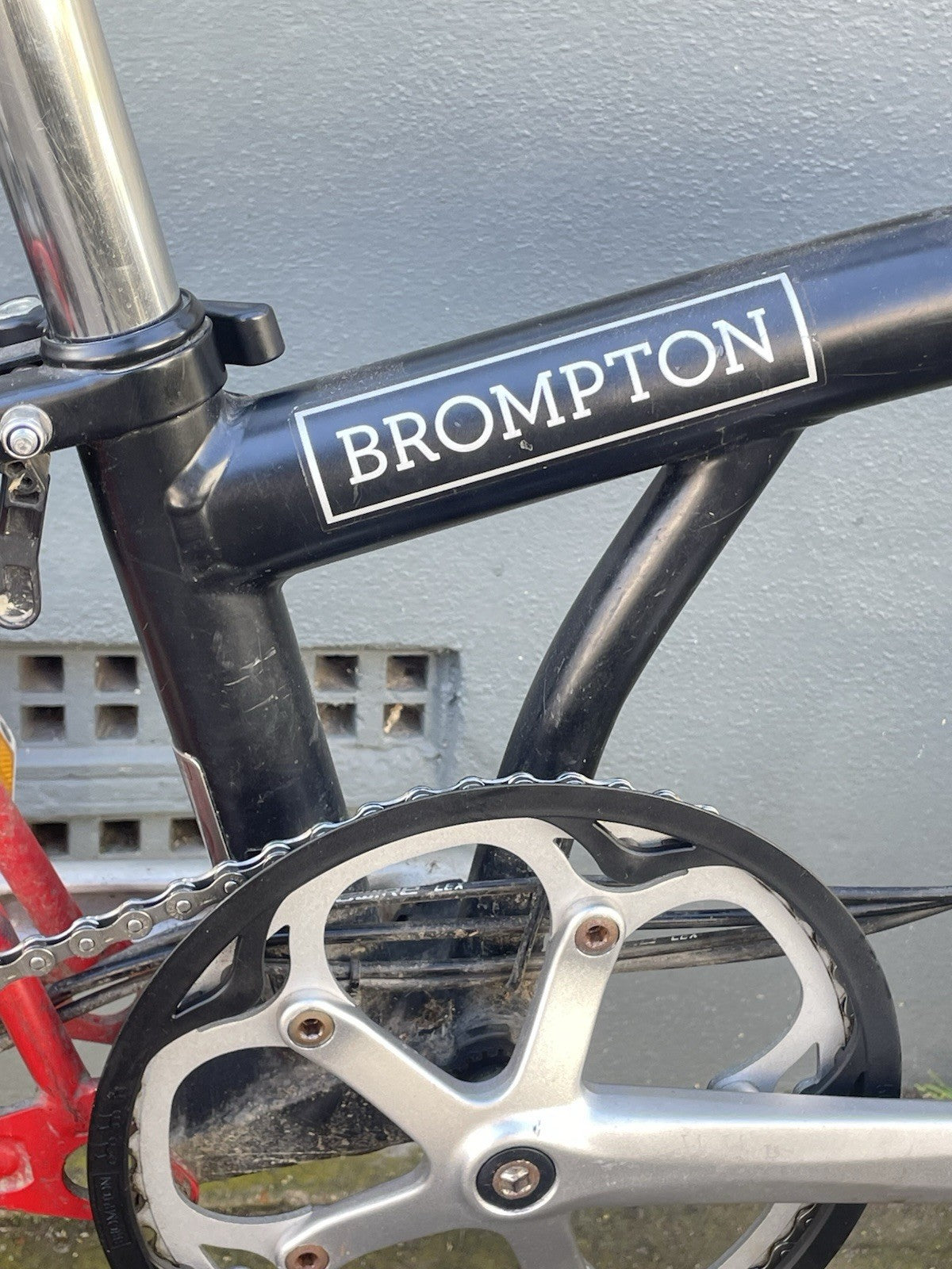 Brompton M6R Folding Bike - Black/Red, Dynamo - Luggage rack
