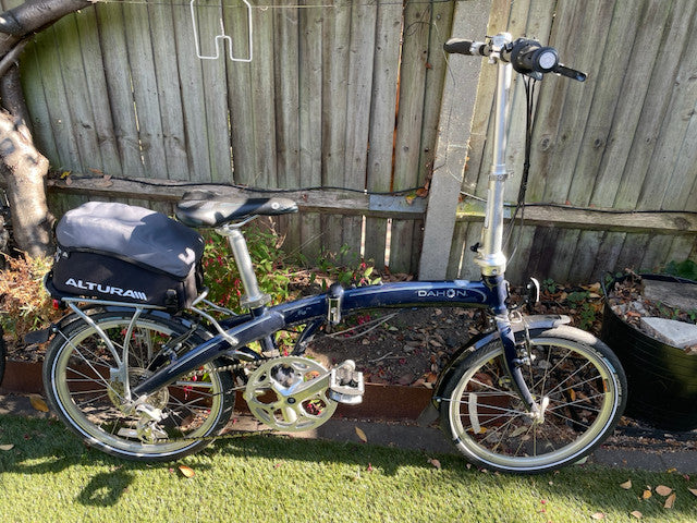Dahon Mu P8 Folding Bike Navy Blue - Near-Mint Condition + Altura Bag