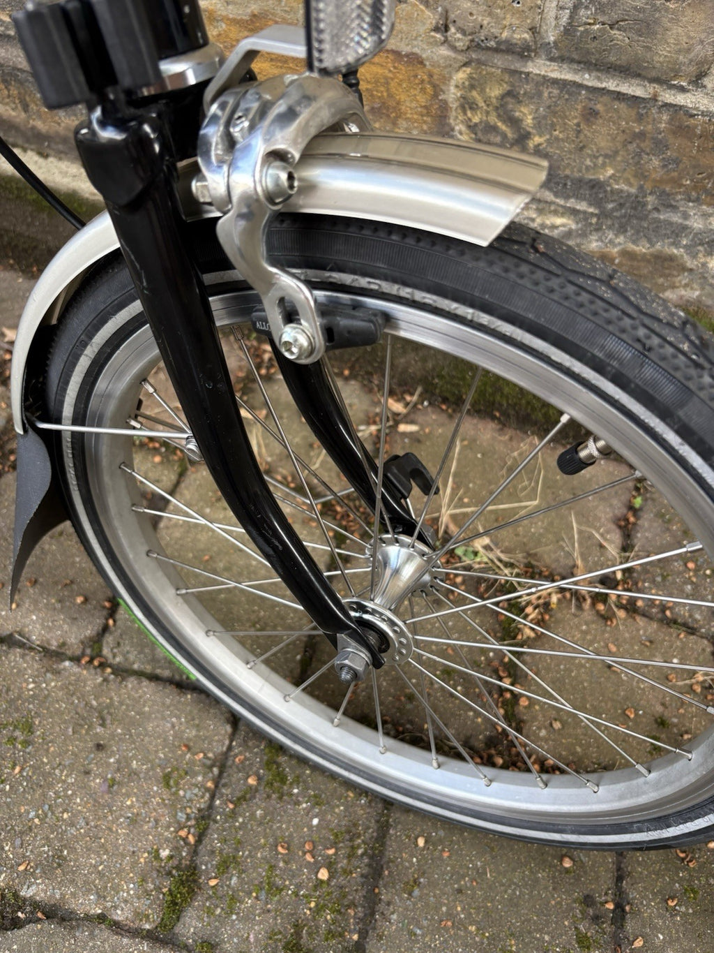 Brompton M6R Folding Bike 6-Speed - Black, w/ Mudguards and Rack - GC
