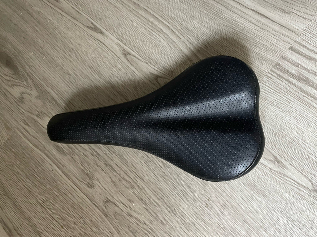 Brompton Black Bike Saddle, standard size. Very Little Use. Good Condition.
