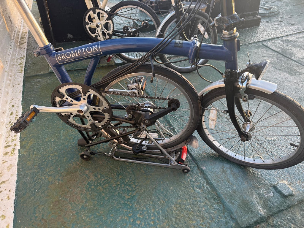 2 Bromptons. 1 x   Navy 6 Speed DYNAMO Light 1 x cream 5 speed.