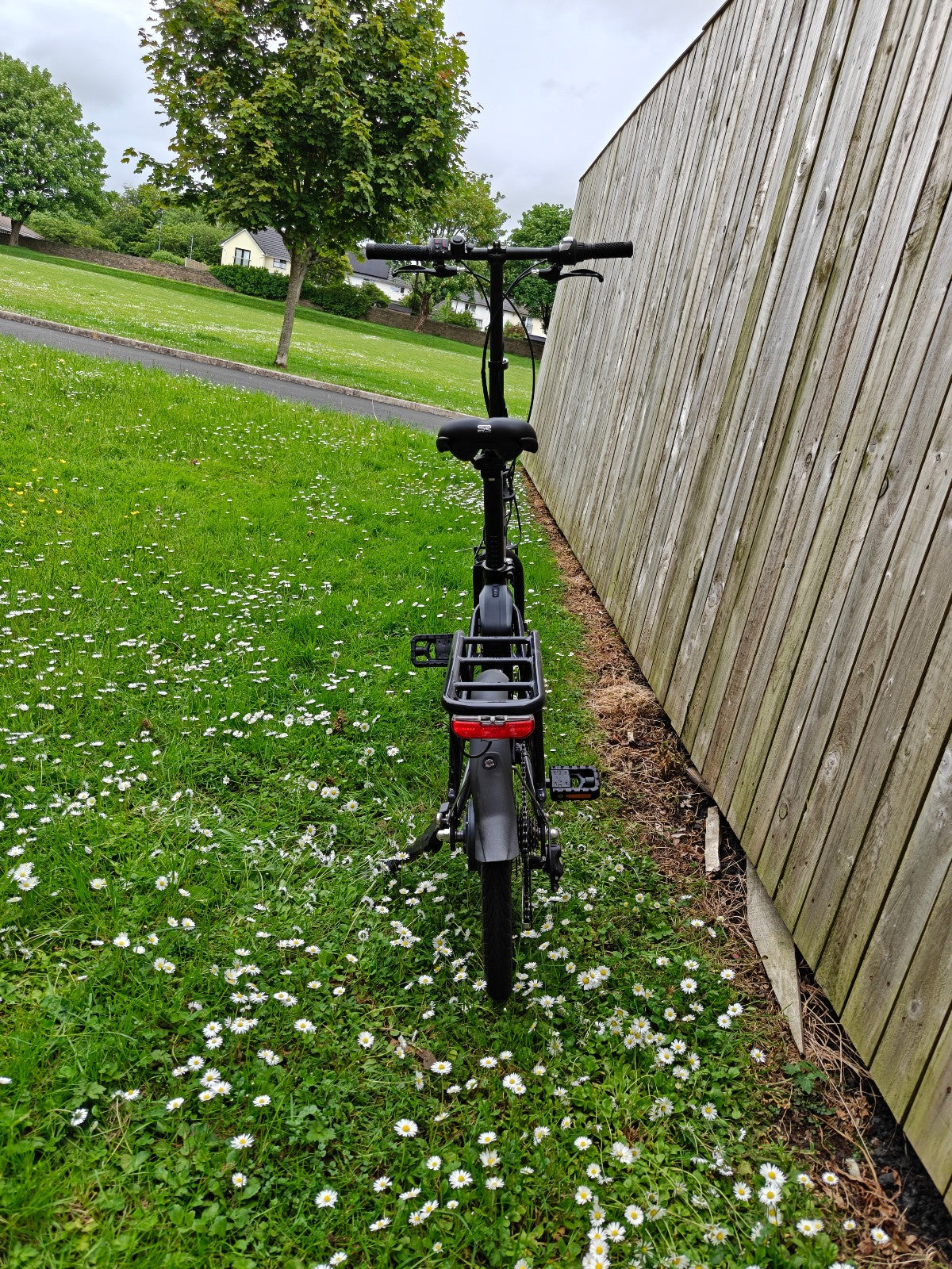 Raleigh Stow-E-Way Folding Bike - Dark Blue