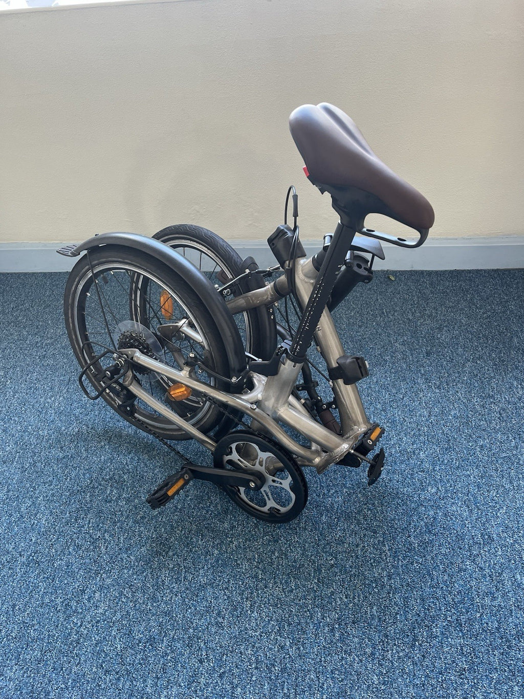 B’TWIN 560 Fold Bike 20in 9-Speed - includes lights, phone holder and pump