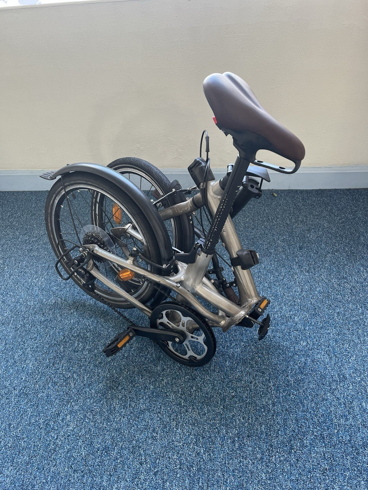 B’TWIN 560 Fold Bike 20in 9-Speed - includes lights, phone holder and pump