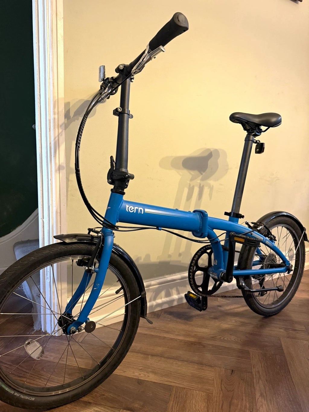 Tern Link B7 Folding Bike with 20 inch Wheels, 7 Speed. Light Blue