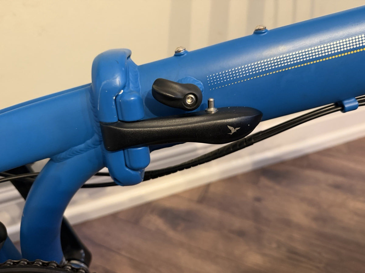 Tern Link B7 Folding Bike with 20 inch Wheels, 7 Speed. Light Blue