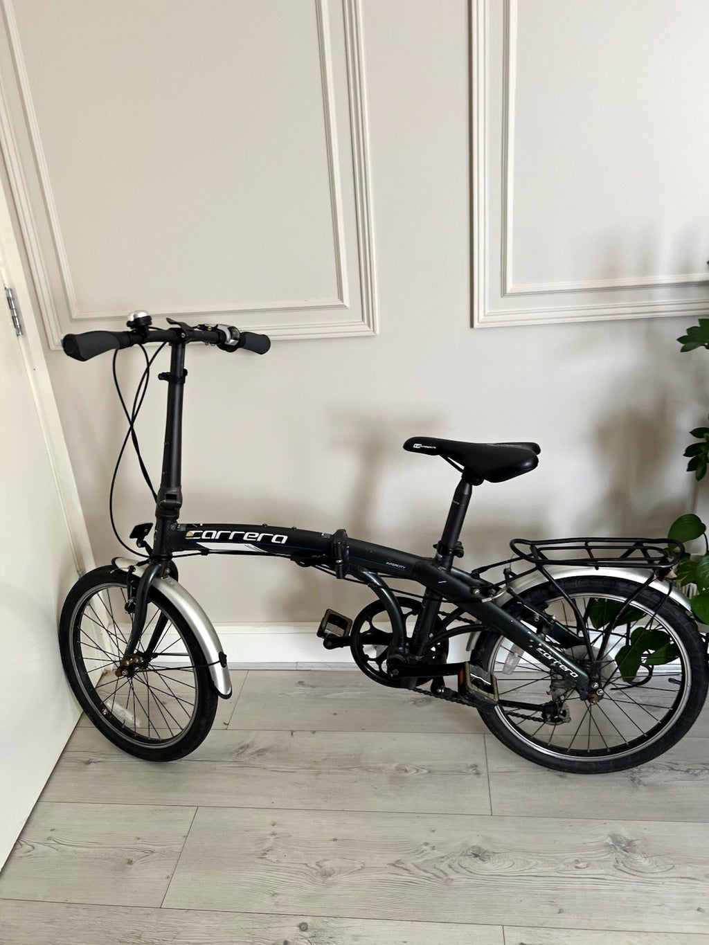 Carrera Intercity 20in Aluminium Folding Bike 8-Speed Rack Mudguards V-Brake