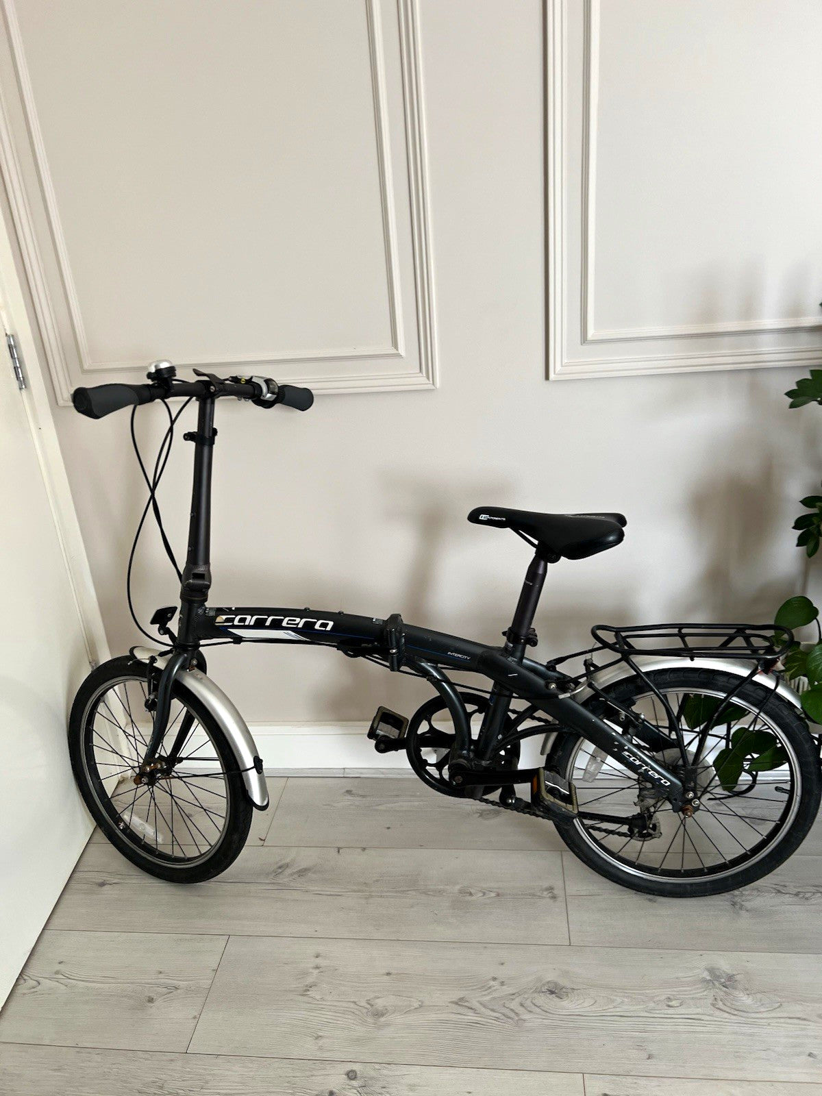 Carrera Intercity 20in Aluminium Folding Bike 8-Speed Rack Mudguards V-Brake