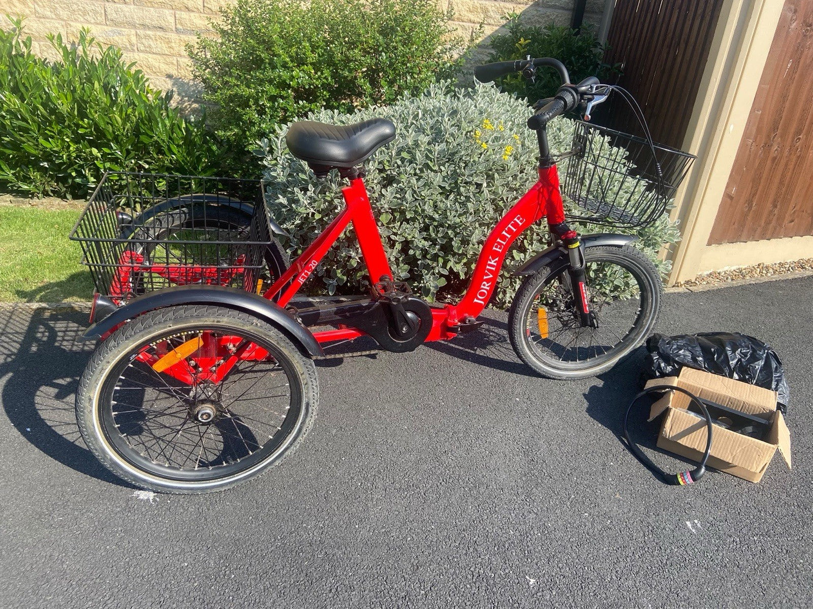 Jorvik Elite Folding Tricycle - 3 Wheel Trike with Basket